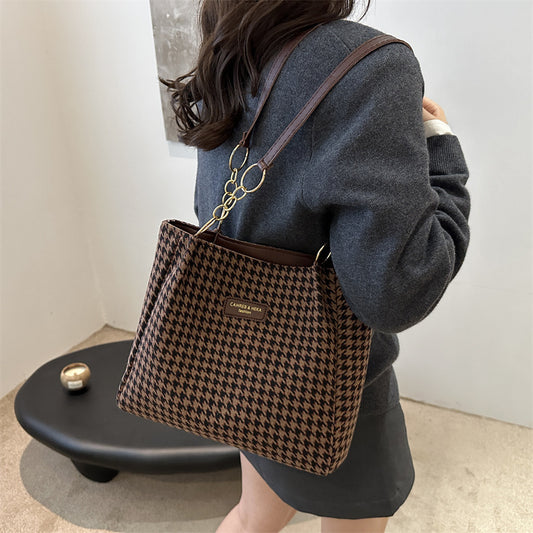 Check Chain Shoulder Tote – Large-Capacity Everyday Bag (Black/Khaki/Brown) - The Dock Drop