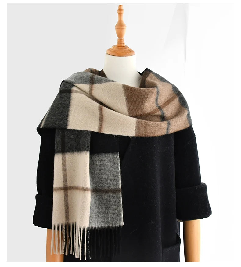 Cashmere Plaid Scarf – Soft, Warm, Travel-Ready