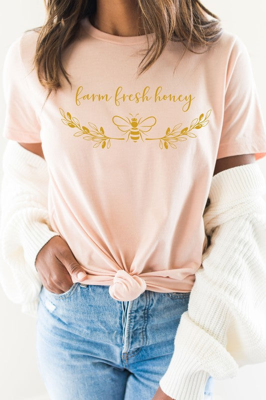 Farm Fresh Honey Bee Decor Graphic Tee – Cream – XL