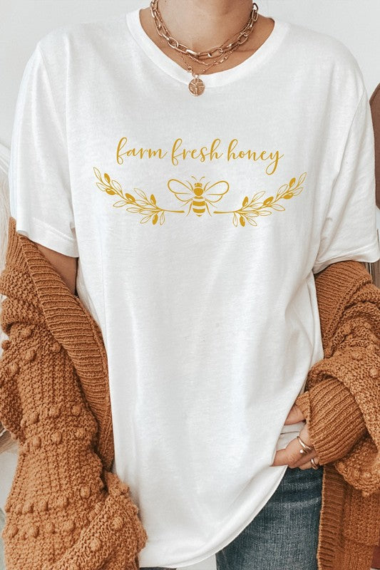 Farm Fresh Honey Bee Decor Graphic Tee – Cream – L