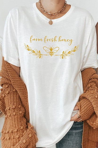 Farm Fresh Honey Bee Decor Graphic Tee – Cream – L