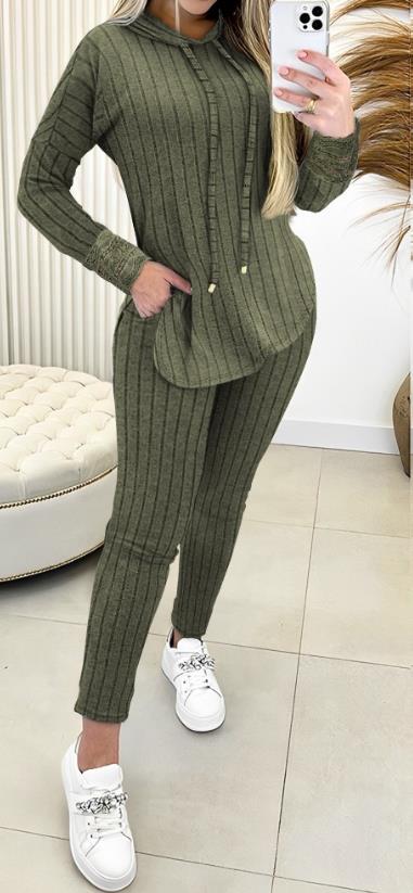 Women’s Ribbed Two-Piece Lounge Set – Hooded Top & Pocket Pants