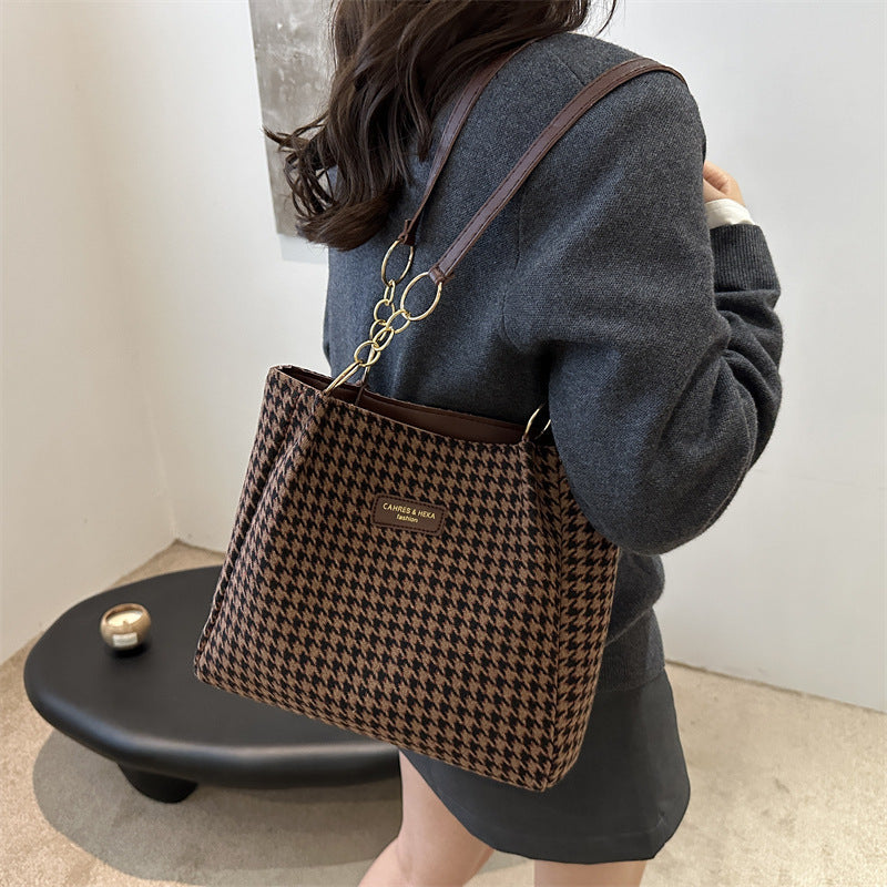 Check Chain Shoulder Tote – Large-Capacity Everyday Bag (Black/Khaki/Brown) - The Dock Drop