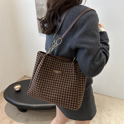 Check Chain Shoulder Tote – Large-Capacity Everyday Bag (Black/Khaki/Brown) - The Dock Drop