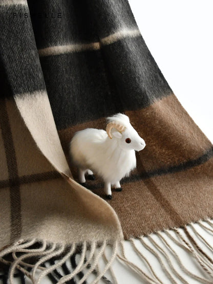 Cashmere Plaid Scarf – Soft, Warm, Travel-Ready