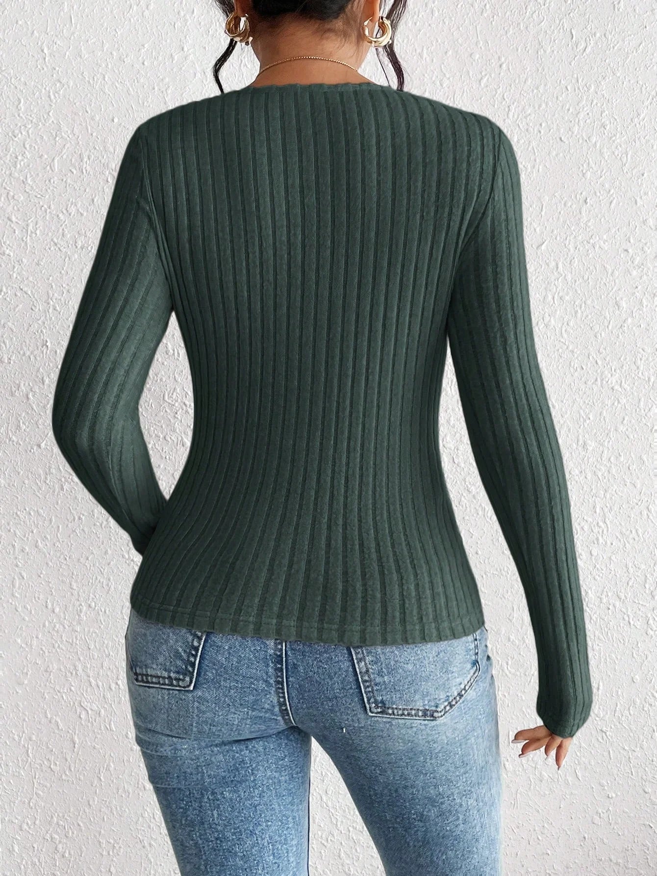 Sweetheart Ribbed Knit Top – Long-Sleeve Fitted Pullover in Black