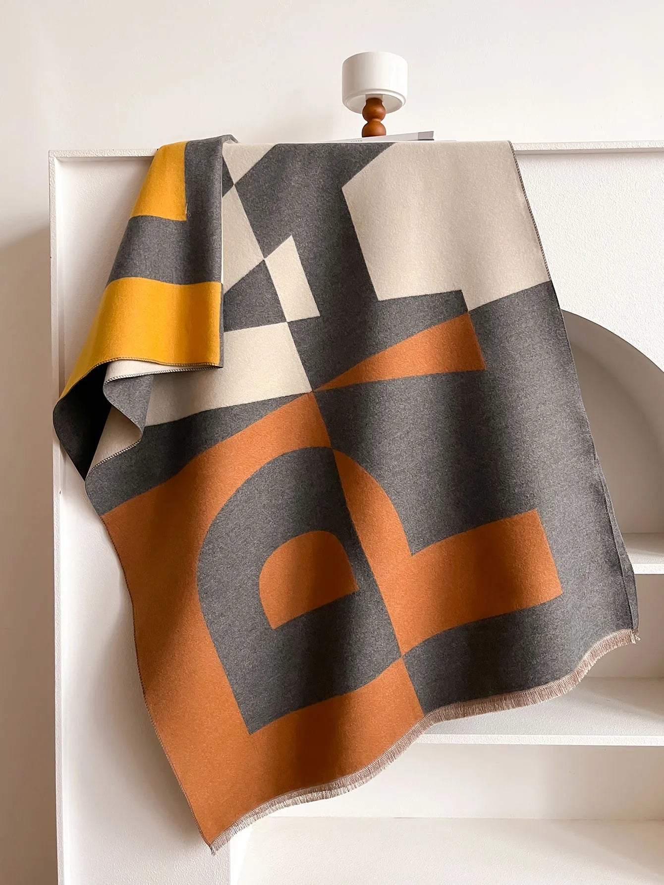 Women’s Geometric Cashmere-Feel Scarf – Reversible, Warm & Elegant