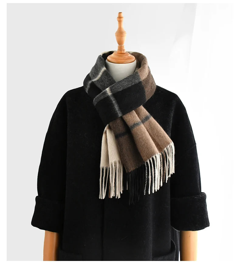 Cashmere Plaid Scarf – Soft, Warm, Travel-Ready