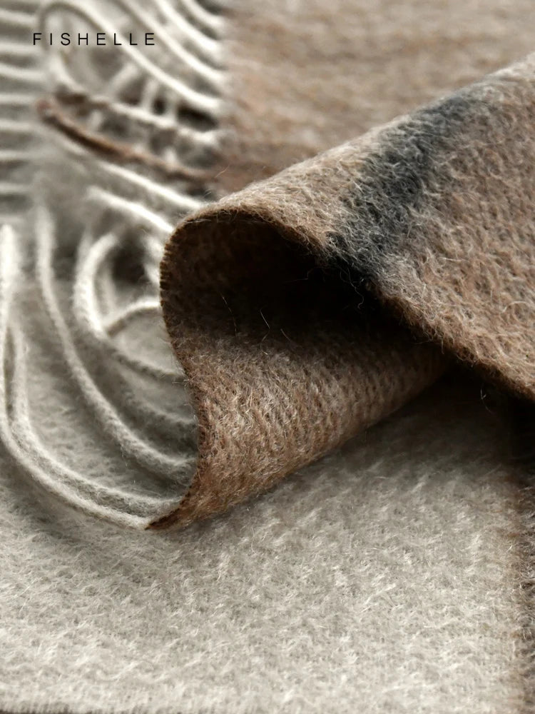 Cashmere Plaid Scarf – Soft, Warm, Travel-Ready