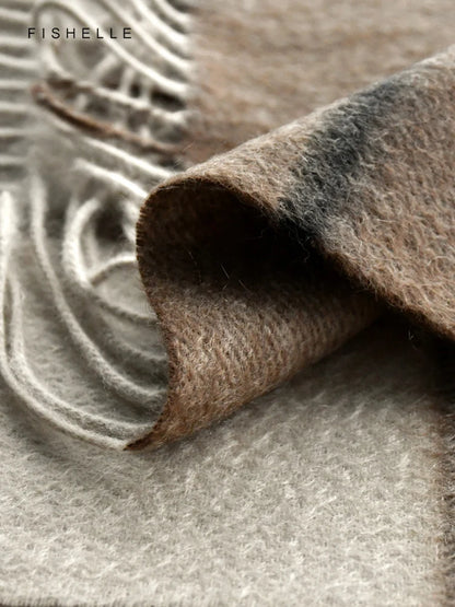Cashmere Plaid Scarf – Soft, Warm, Travel-Ready