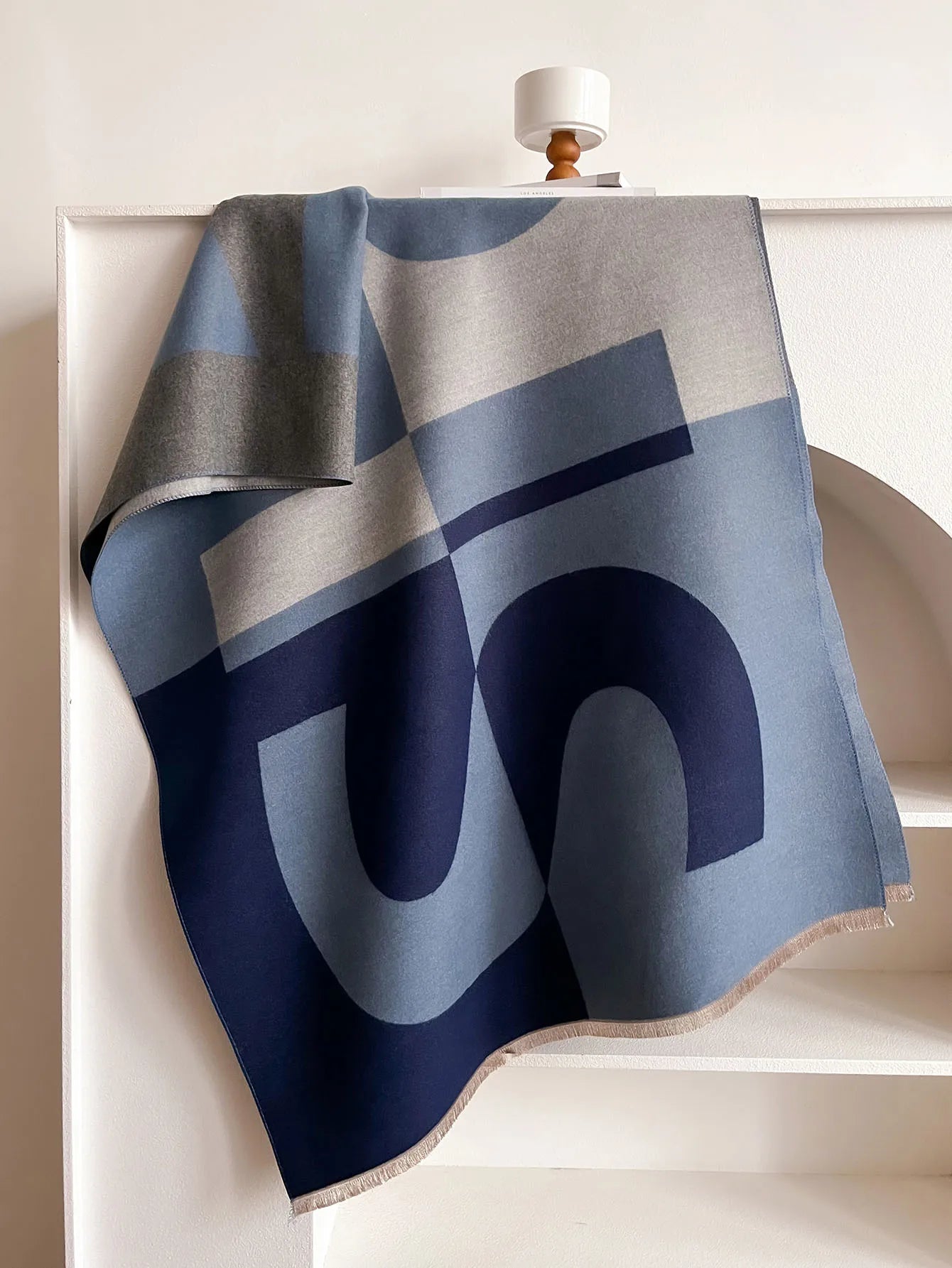 Women’s Geometric Cashmere-Feel Scarf – Reversible, Warm & Elegant