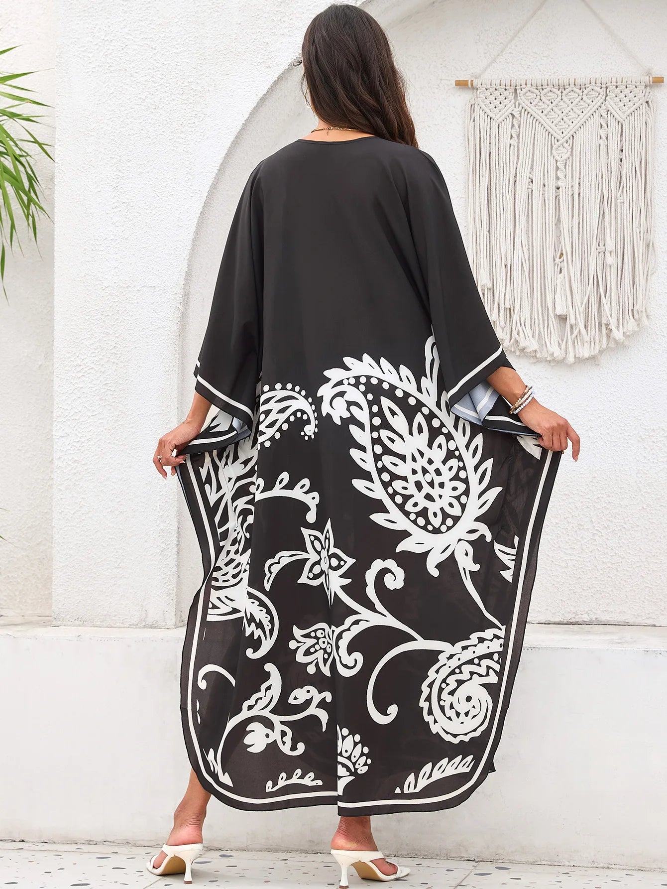 Women’s Flowing Caftan Cover-Up – Beach & Poolside Elegance