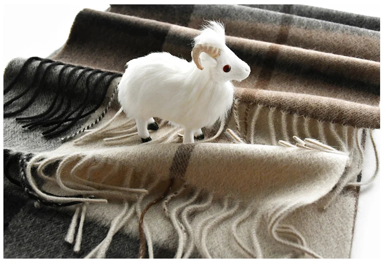 Cashmere Plaid Scarf – Soft, Warm, Travel-Ready