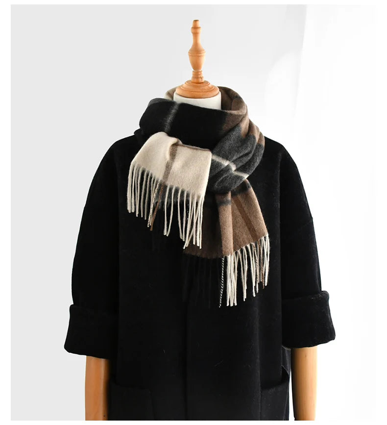 Cashmere Plaid Scarf – Soft, Warm, Travel-Ready