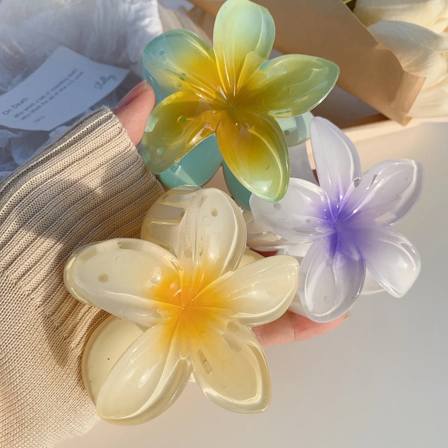 Tropical Flower Hair Claw Clip – Gradient Color