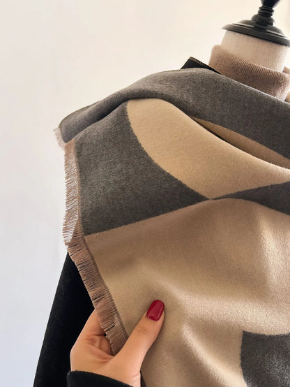 Women’s Geometric Cashmere-Feel Scarf – Reversible, Warm & Elegant