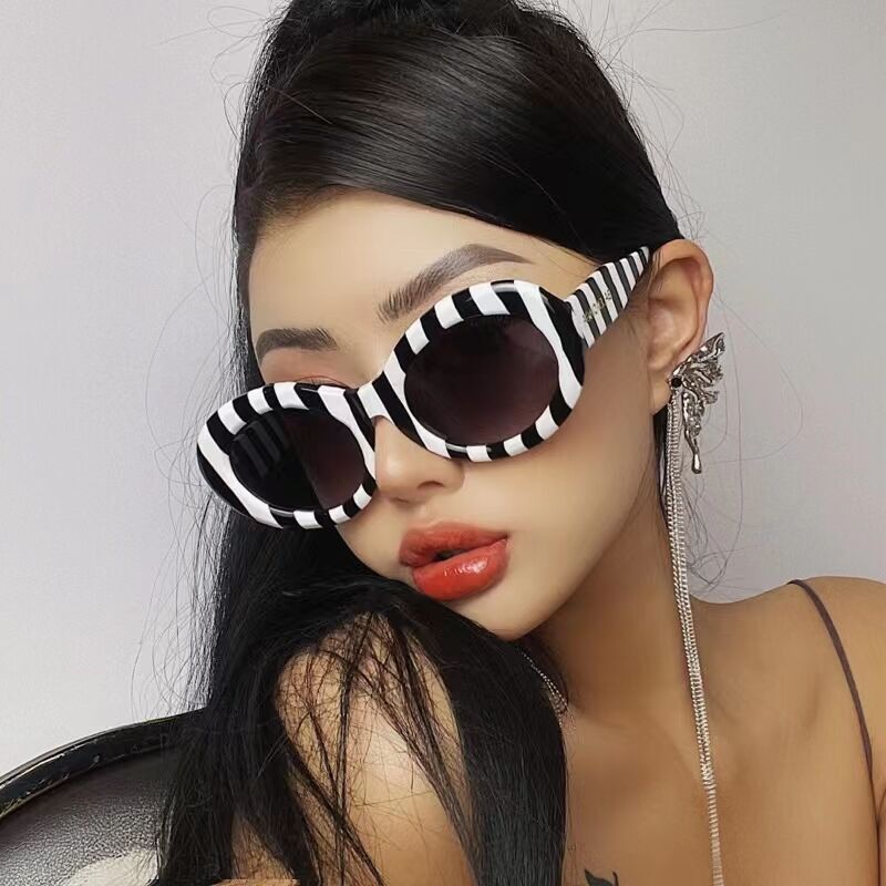 Teen Oval Frame Sunglasses – Bold Retro Style