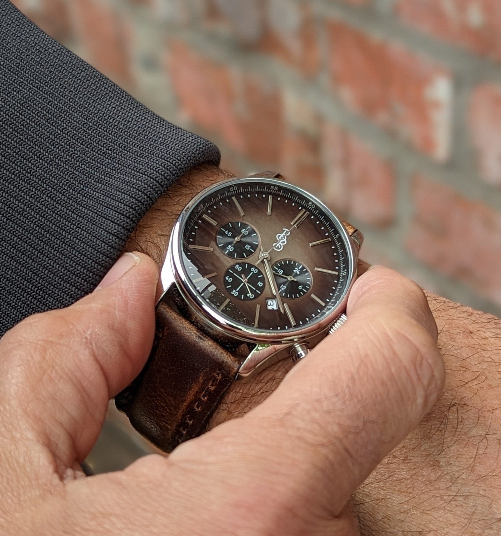 Brown Retro Chronograph - The Dock Drop